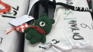 Kreatif! Jemaah Haji Lumajang Tandai Koper dengan Boneka hingga Spons Mandi