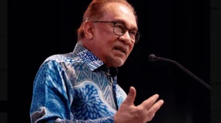 Krisis di Kuala Lumpur: Stabilitas Politik Malaysia Diuji, Anwar Ibrahim Hadapi Pembelotan Internal