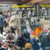 KRL Green Line Gangguan Akibat Percikan Api, Penumpang Menumpuk di Stasiun Tanah Abang