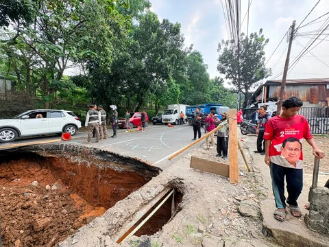 Kronologi Jalan Ambles di Lenteng Agung Arah Depok: Penyebab, Penanganan, dan Dampaknya