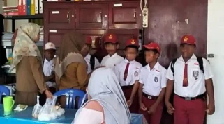 Kronologis 5 Murid SD di Taliabu Dihukum Guru Setelah Makan Tanah Lumpur, Orangtua Mengamuk