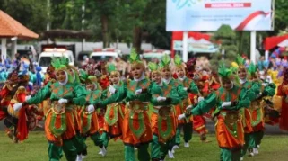 Kuntulan Ewon Warnai Hardiknas Banyuwangi, 1.060 Pelajar Tampil Memukau