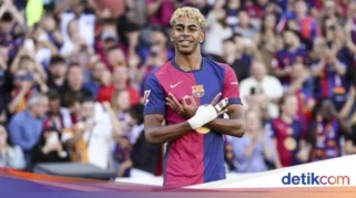 Lamine Yamal Tuai Kontroversi Usai Kibarkan Bendera Palestina di Parade Juara Barcelona