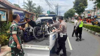 Lawan Arus di Jalan Kapten Jamhur Banjar: Dua Motor Tabrakan Adu Banteng, Tiga Orang Terluka