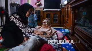 Layanan Adminduk dan Kesehatan Jemput Bola untuk Lansia Digelar di Gumukmas