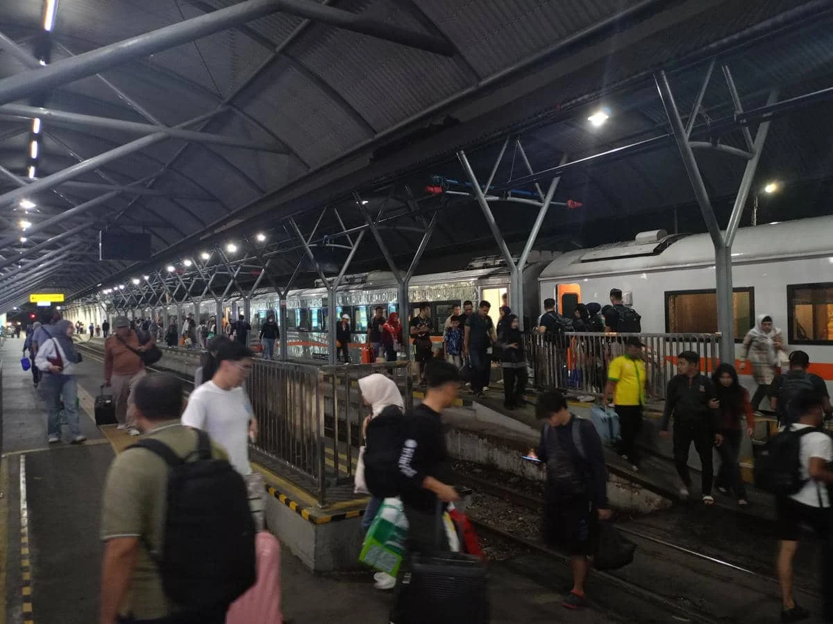 Libur Idul Adha Masih Panjang, KAI Daop 8 Layani 37 Ribu Penumpang Sehari, Stasiun Surabaya Gubeng Paling Ramai