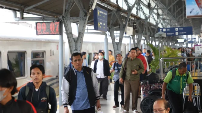 Libur Panjang Kenaikan Yesus Kristus, Stasiun Mojokerto Ramai Penumpang Kereta Api Jarak Jauh