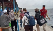 Liburan di Kepulauan Seribu Berakhir Manis Berkat Aksi Polisi Selamatkan HP Jatuh ke Laut