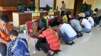 Live TikTok Jadi 39Pocong39, Polisi Minta 7 Remaja di Sragen Sungkem ke Orang Tua, Ini Kronologinya