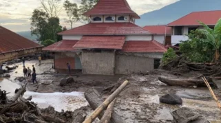 Longsor Agam Tertimbun 3 Rumah, 1 Warga Meninggal dan 6 Dirawat di RS