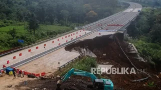 Longsor di KM 72 Tol Bocimi: Kendaraan Dialihkan ke Exit Cigombong