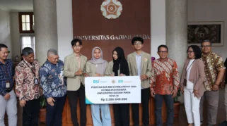 LPS dan Transmedia Group Serahkan Beasiswa Rp 1 Miliar ke UGM dalam Gelaran Jogja Run D-City