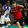Luke Shaw Bantu United Amankan Poin Krusial atas Liverpool