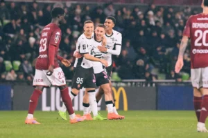 Lyon menaklukkan Rennes 4-2, naik ke peringkat tiga Ligue 1