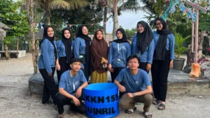 Mahasiswa KKN Kebersihan Lingkungan Tingkatkan Kesadaran di Desa Sumberbendo