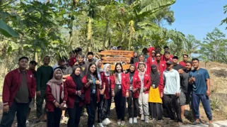 Mahasiswa KKN RPL Unmuh Jember Gelar Pemberdayaan Perempuan lewat Sosialisasi Ikan Asin di Desa Batah Barat