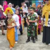 Mahasiswa KKN UMJ Kenalkan Baju Adat kepada Anak TK PKK Sumber III