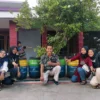 Mahasiswa KKN Universitas Muhammadiyah Jember Ajak Anak TK Belajar Memilah Plastik di Bank Sampah