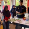 Mahasiswa KKN Universitas Muhammadiyah Jember Kenalkan Manfaat Daun Kelor sebagai Tanaman Herbal