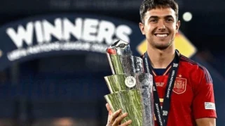 Martín Zubimendi Bertemu Rekan Setim di Metropolitano Usai Kemenangan Copa