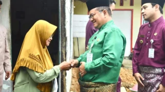 Mbak Wali dan Baznas Kota Kediri Bantu Bedah Rumah Handini yang Bertahun-tahun Bocor