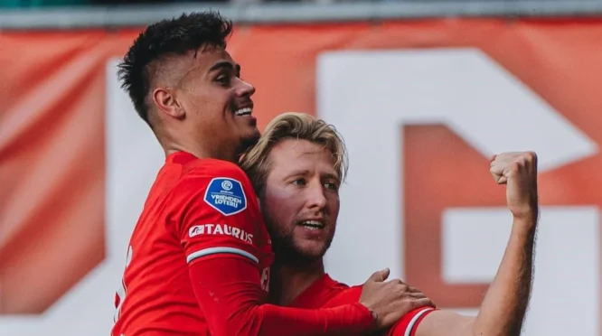 Mees Hilgers Perpanjang Kontrak di FC Twente hingga 2027 Setelah Situasi Kontrak Tidak Menentu