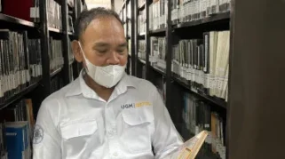 Mempertahankan Koleksi Buku di Era Digital: Upaya Perpustakaan UGM Menjaga Akses dan Pelestarian