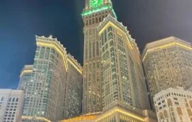 Menara Jam Zam Zam Tower Makkah Menyala Hijau Tandai 1 Zulhijjah 1447 H