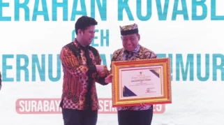 Mendikdasmen Berikan Dua Penghargaan untuk Banyuwangi atas Prestasi Pendidikan dan Validitas Data