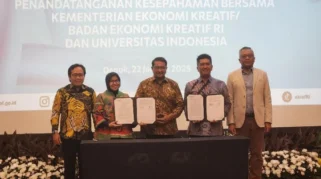 Menekraf Teuku Riefky Serahkan Sertifikat untuk Penguatan SDM Ekonomi Kreatif di Bidang Fotografi