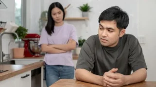 Mengapa Seseorang Bisa Lebih Royal ke Orang Lain Tapi Pelit kepada Keluarga Sendiri?
