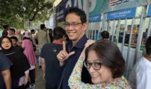 Menkeu Purbaya Terekam Jalan-jalan di Mall Bersama Keluarga Usai Rumor Sakit