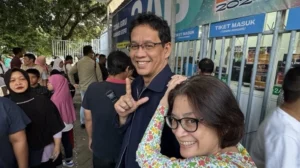 Menkeu Purbaya Terekam Jalan-jalan di Mall Bersama Keluarga Usai Rumor Sakit