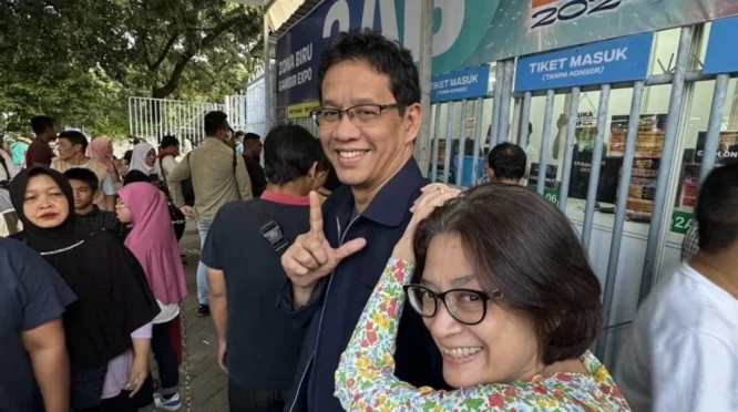 Menkeu Purbaya Terekam Jalan-jalan di Mall Bersama Keluarga Usai Rumor Sakit