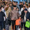 Menlu Sugiono Sambut Kepulangan Sembilan WNI di Bandara Soekarno-Hatta