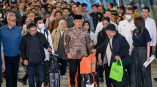 Menlu Sugiono Sambut Kepulangan Sembilan WNI di Bandara Soekarno-Hatta