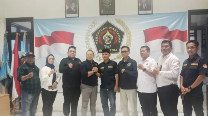 Mensos dan Ketua Umum Karang Taruna Kunjungi Sekolah Rakyat di Bekasi