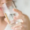 Menurunkan berat badan dengan minum air putih cukup: Mengapa dan Bagaimana