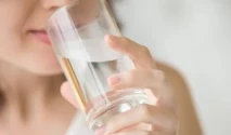 Menurunkan berat badan dengan minum air putih cukup: Mengapa dan Bagaimana
