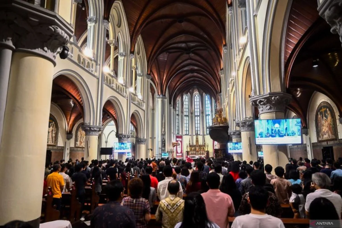 Merengkuh Denyut Napas Bumi dalam Doa Kenaikan Yesus Kristus di Katedral