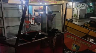 Mobil Berstiker SPPG Tabrak Gerobak Pedagang di Bekasi, Satu Meninggal Dunia
