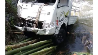 Mobil Pikap Terjun ke Sungai di Ngawi, Tiga Pekerja Tebu Alami Luka-luka