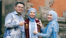 Momen Haru Irish Bella Hadiri Wisuda Putri Sambung dengan Kebaya Baby Blue