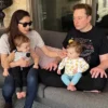 Momen Unik Elon Musk Bawa Anak dan Selfie dengan Bos Xiaomi Saat Kunjungan ke China
