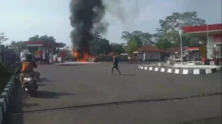 Motor Terbakar Saat Isi Bensin di SPBU Karangnunggal Tasikmalaya, Tiga Kendaraan Hangus