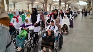 Muji Astutik Wujudkan Mimpi Haji dari Kursi Roda, Tak Kenal Batas