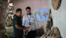 Nasabah PNM ULaMM Sulap Limbah Kayu Pantai Menjadi Kerajinan Bernilai Ekspor
