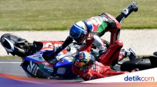 Ngeriii cakkk!! Detik-detik Alex Marquez Alami Crash Horor di Barcelona, Divonis Patah Tulang Selangka dan Leher C7!