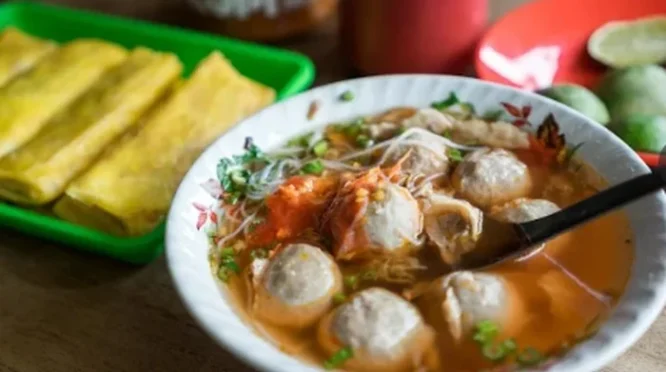 Nikmati Sensasi Autentik Bakso Solo Asli Sampurna Jember, Kuliner Legendaris Sejak 1980 yang Tetap Eksis Hingga Kini