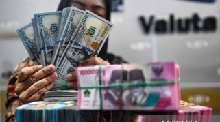 OJK Catat Kenaikan Simpanan Valuta Asing di Tengah Penguatan Dolar AS